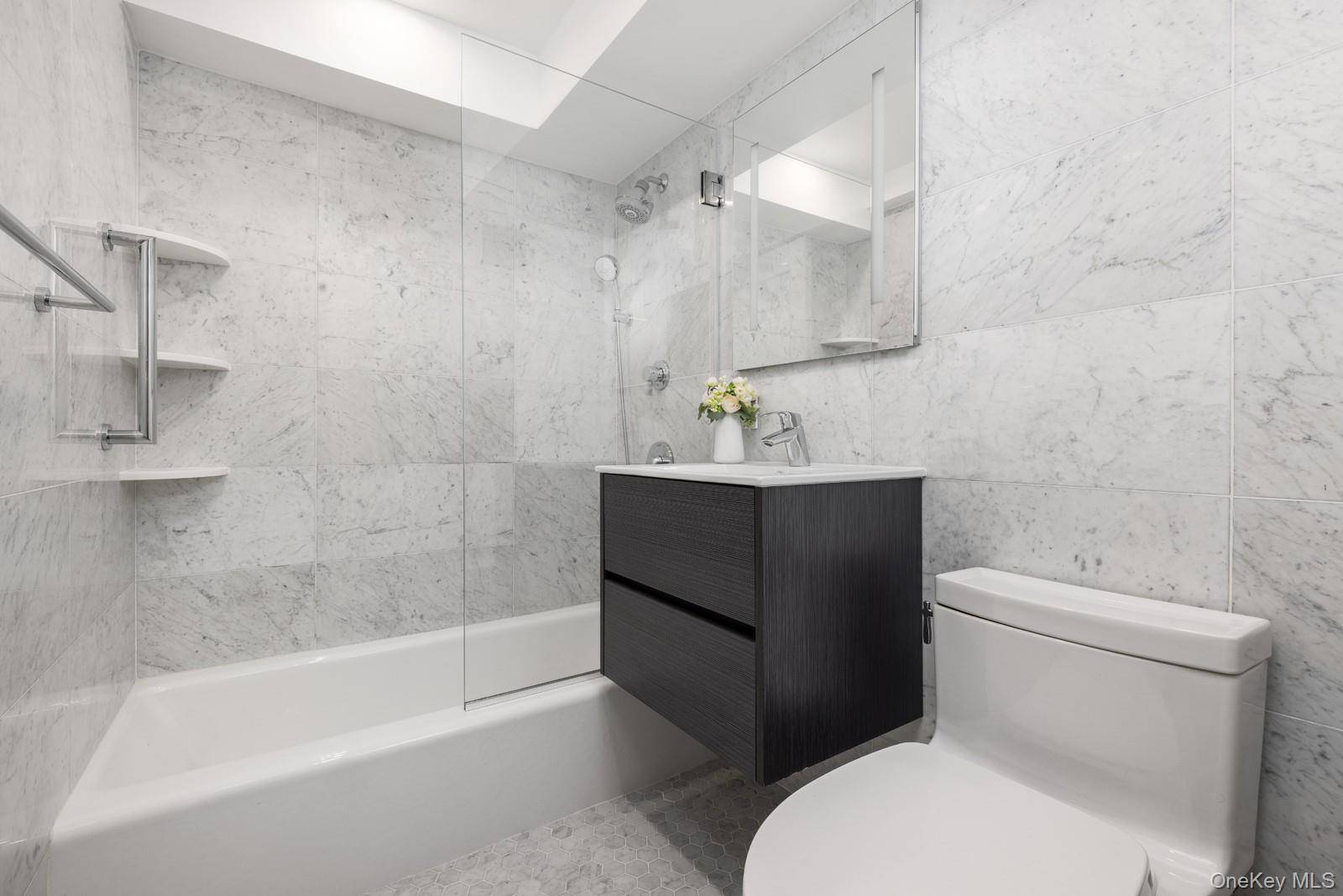 2 Bedroom Home for Sale in New York - Manhattan - New York - USA - 8