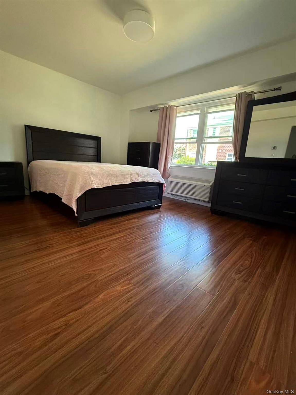 Apartamento com 2 Quartos à Venda em Oakland Gardens - Nova Iorque - EUA - 5