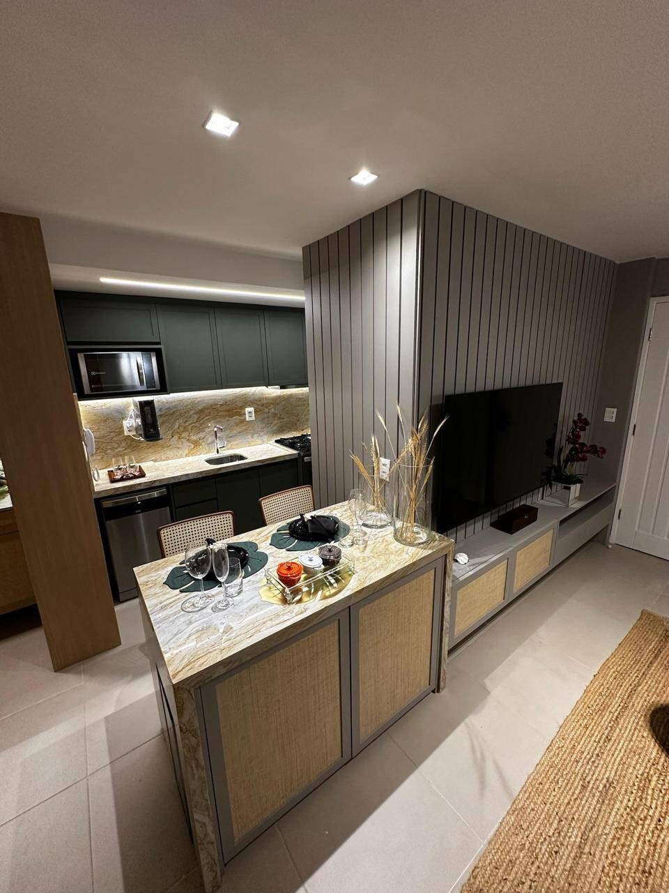 Apartamento com 2 Quartos à Venda em Praia do Forte - Bahia - Brasil - 2