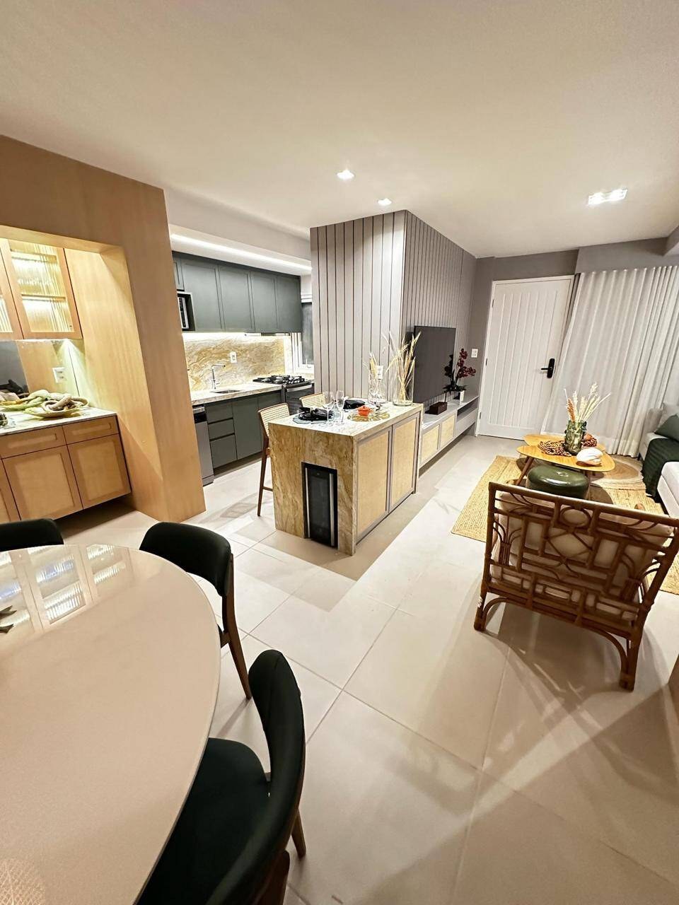 Apartamento com 2 Quartos à Venda em Praia do Forte - Bahia - Brasil - 3