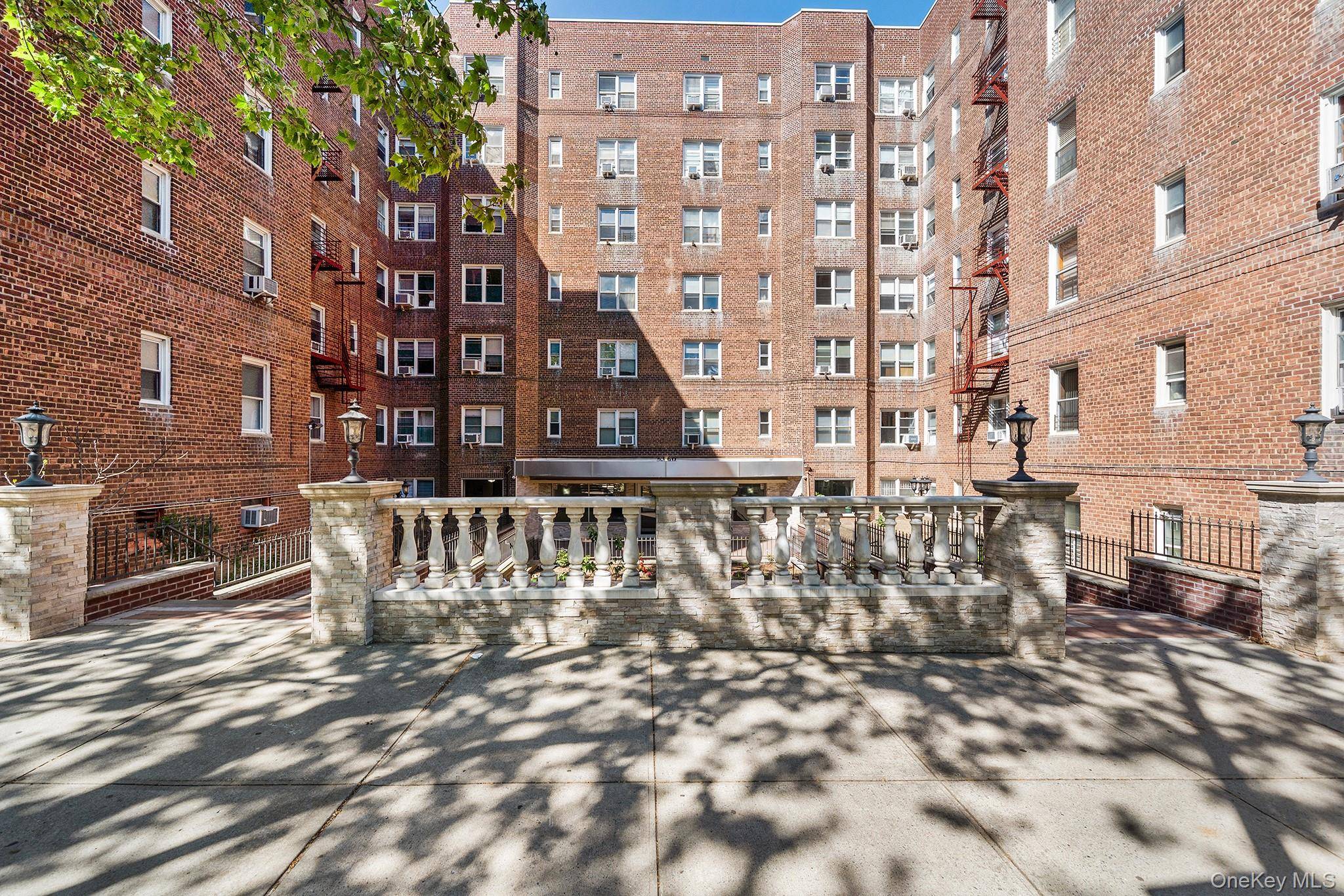 Apartamento com 2 Quartos à Venda em Rego Park - Nova Iorque - EUA - 1