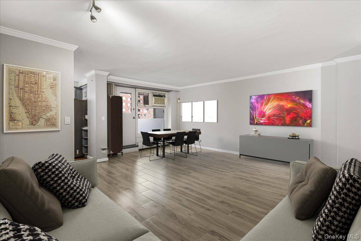 2 Bedroom Home for Sale in Rego Park - New York - USA - 3