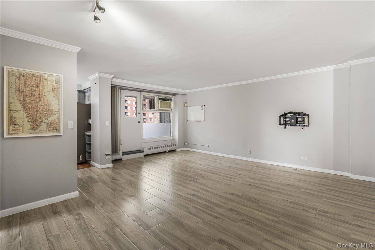 2 Bedroom Home for Sale in Rego Park - New York - USA - 8