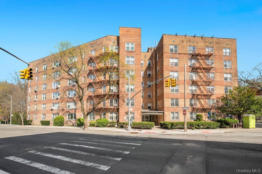 Apartamento com 2 Quartos à Venda em Rego Park - Nova Iorque - EUA - 1