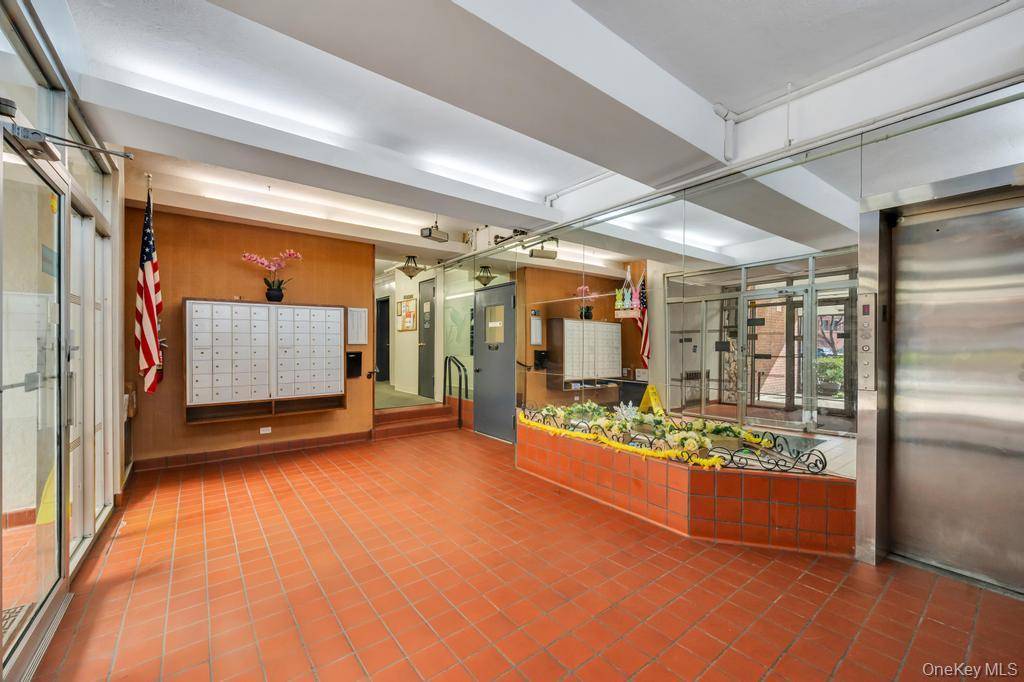 Apartamento com 2 Quartos à Venda em Rego Park - Nova Iorque - EUA - 4