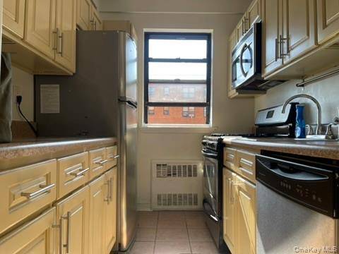 2 Bedroom Home for Sale in Rego Park - New York - USA - 7