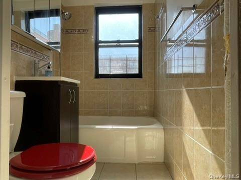 2 Bedroom Home for Sale in Rego Park - New York - USA - 8