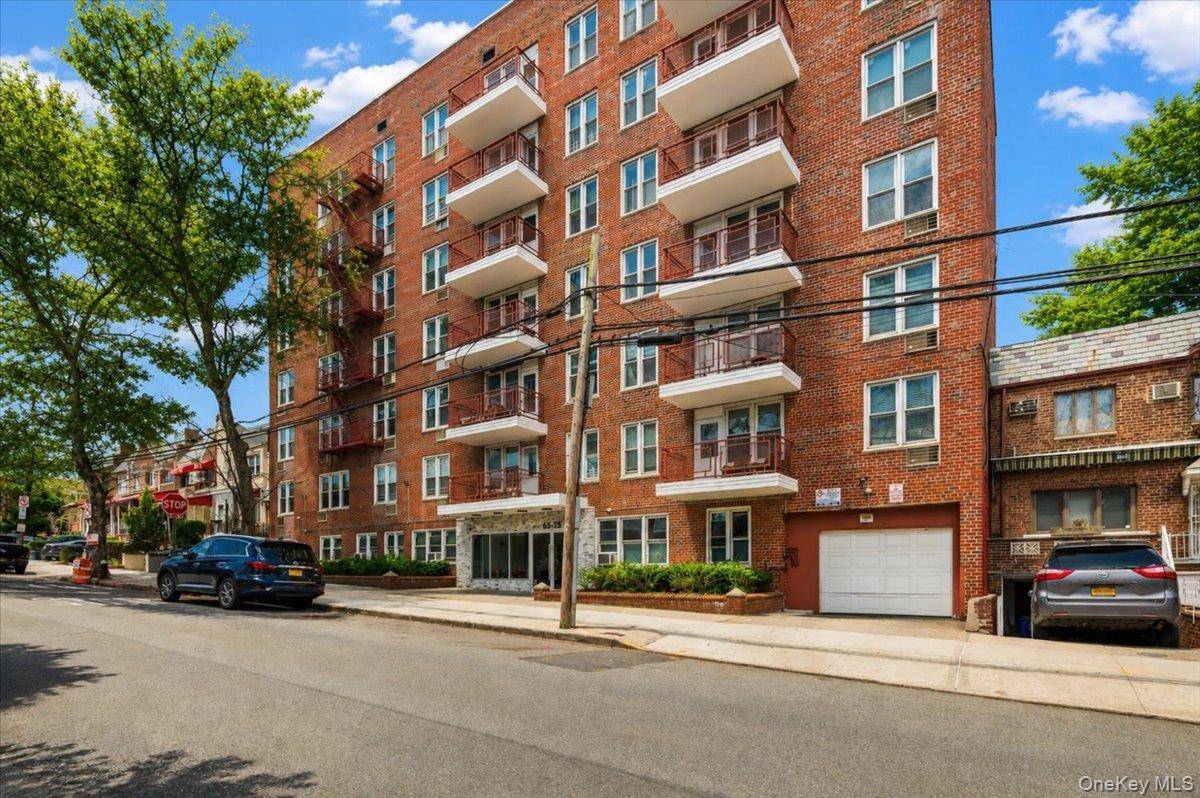 Apartamento com 2 Quartos à Venda em Rego Park - Nova Iorque - EUA - 1