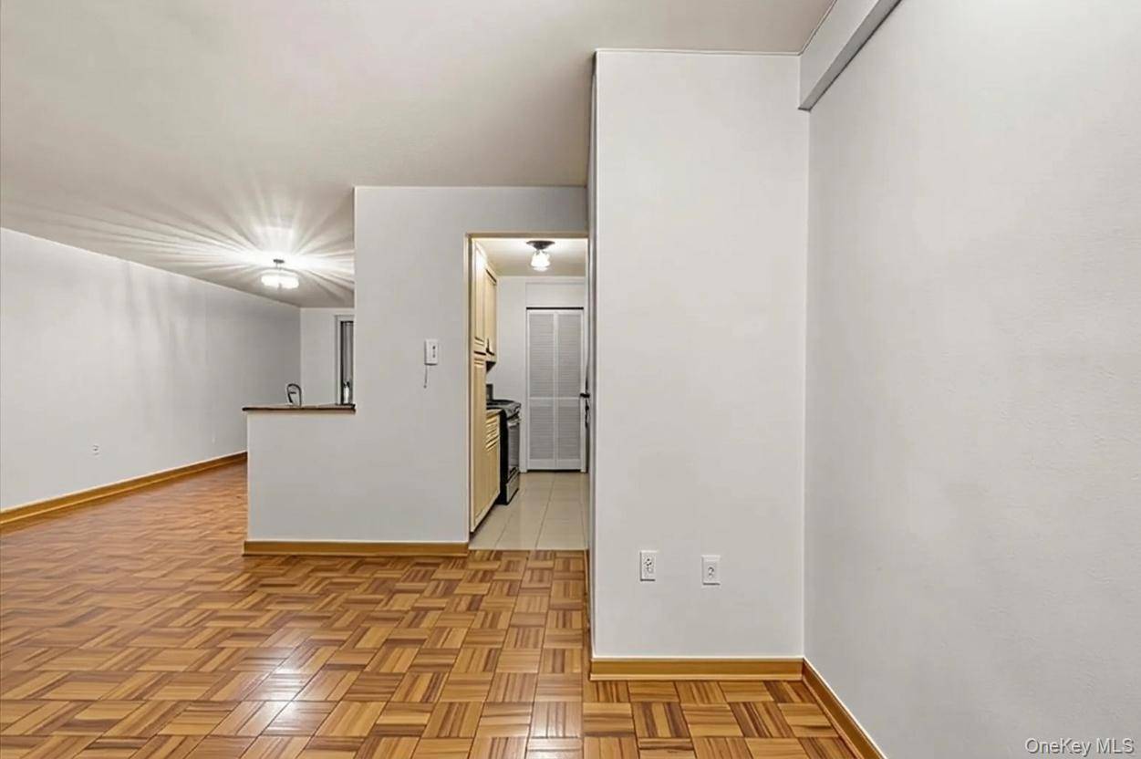 Apartamento com 2 Quartos à Venda em Rego Park - Nova Iorque - EUA - 2