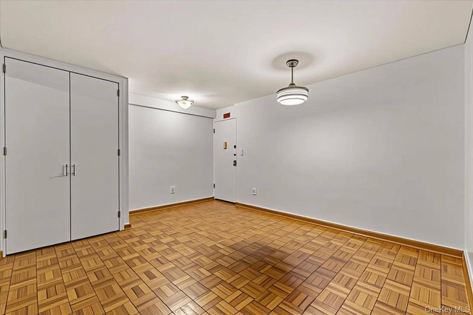 Apartamento com 2 Quartos à Venda em Rego Park - Nova Iorque - EUA - 4