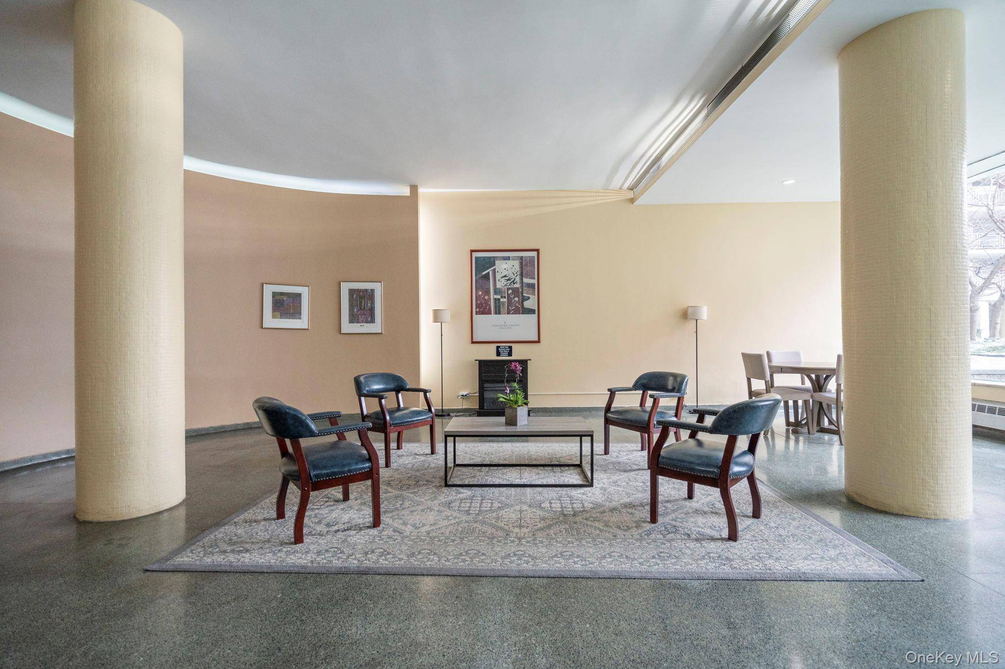 Apartamento de 2 Dormitorios en Venta en Rego Park - Nueva York - EE. UU. - 3