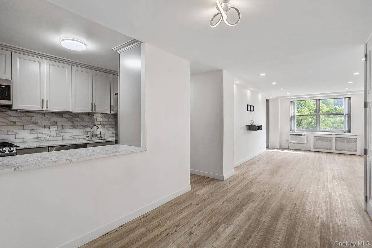 Apartamento de 2 Dormitorios en Venta en Rego Park - Nueva York - EE. UU. - 4