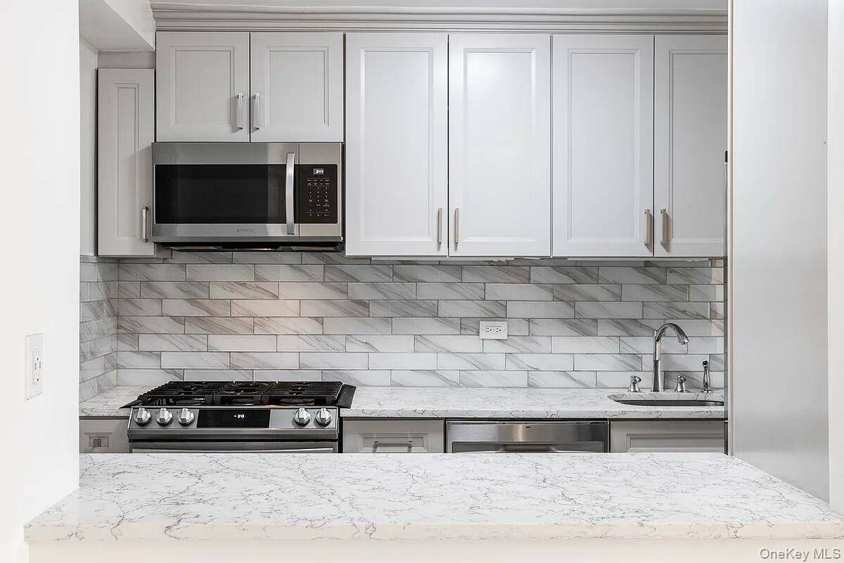 Apartamento de 2 Dormitorios en Venta en Rego Park - Nueva York - EE. UU. - 5
