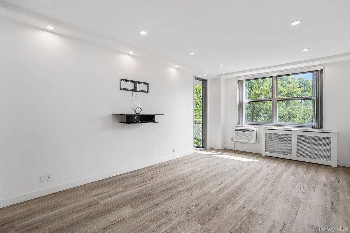 Apartamento de 2 Dormitorios en Venta en Rego Park - Nueva York - EE. UU. - 6