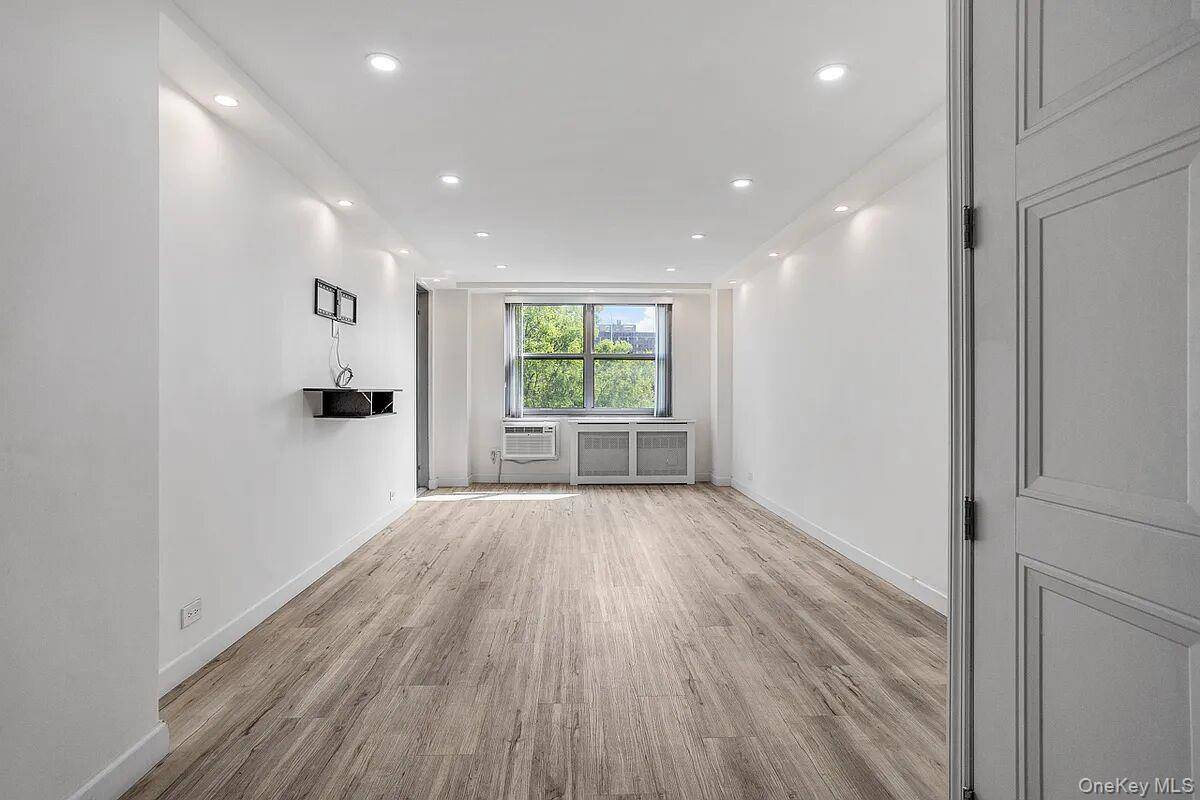 Apartamento de 2 Dormitorios en Venta en Rego Park - Nueva York - EE. UU. - 7