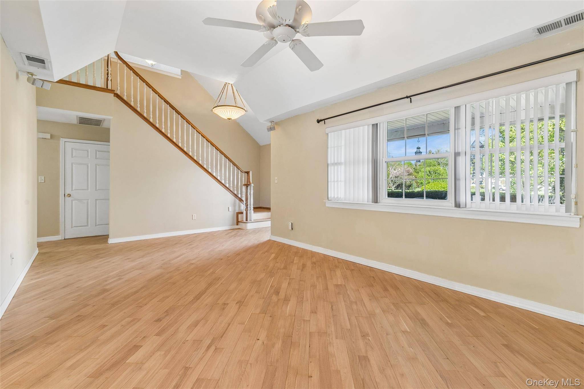 Apartamento com 2 Quartos à Venda em Riverhead - Nova Iorque - EUA - 4
