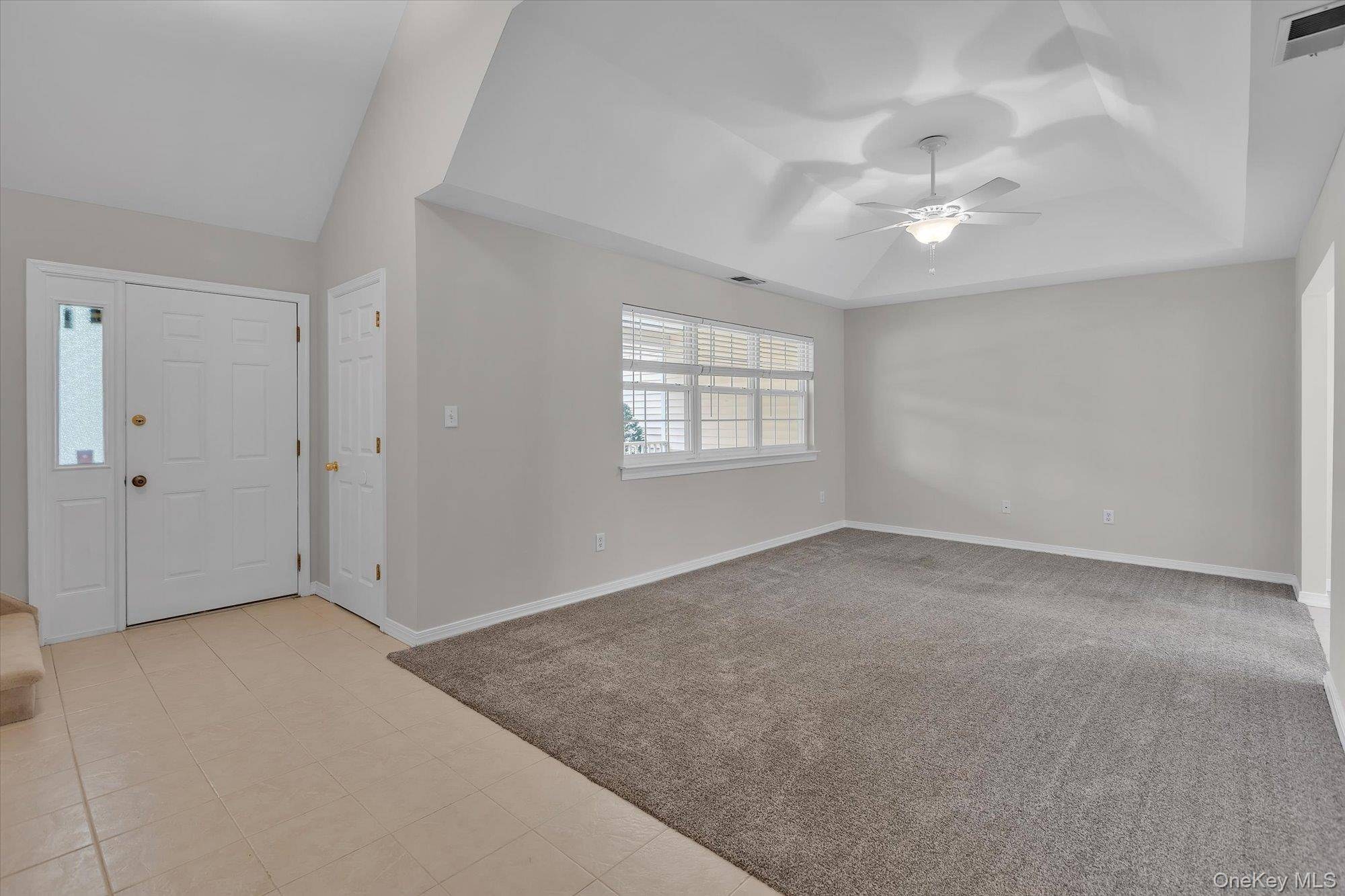 Apartamento com 2 Quartos à Venda em Riverhead - Nova Iorque - EUA - 2