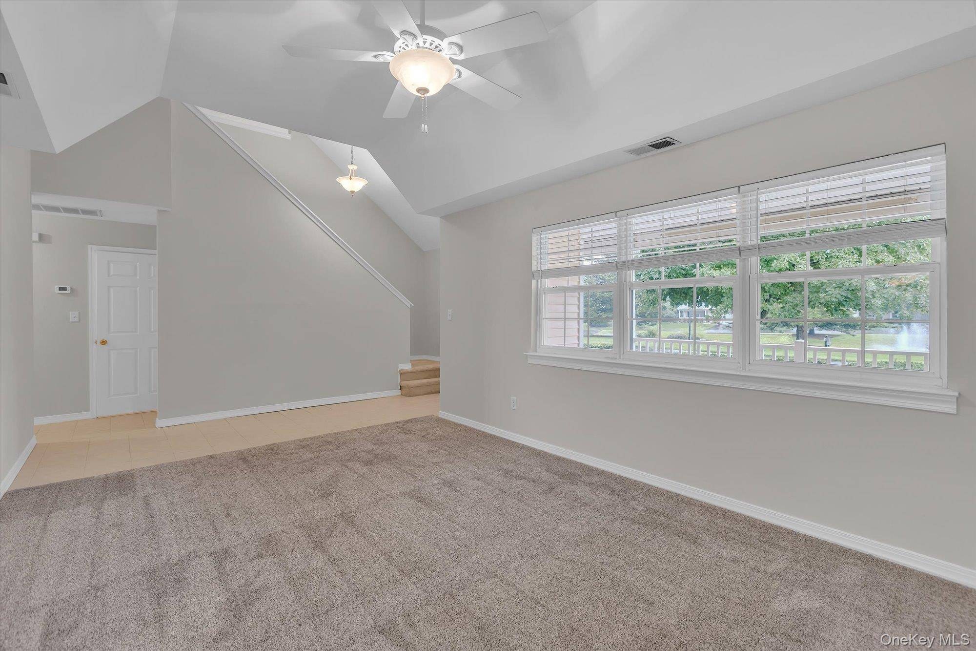 Apartamento com 2 Quartos à Venda em Riverhead - Nova Iorque - EUA - 3