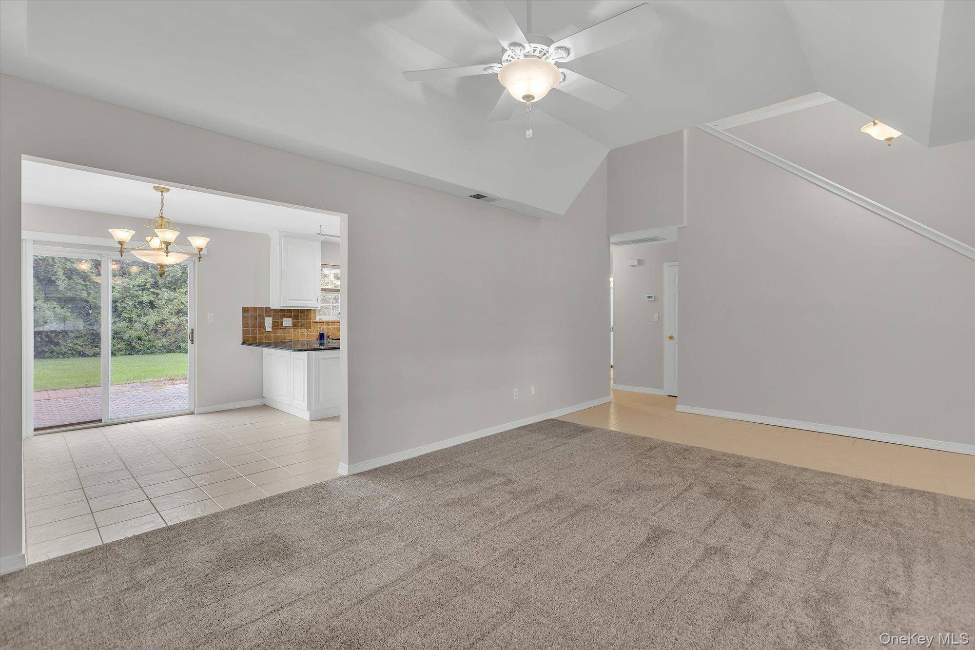 Apartamento com 2 Quartos à Venda em Riverhead - Nova Iorque - EUA - 6