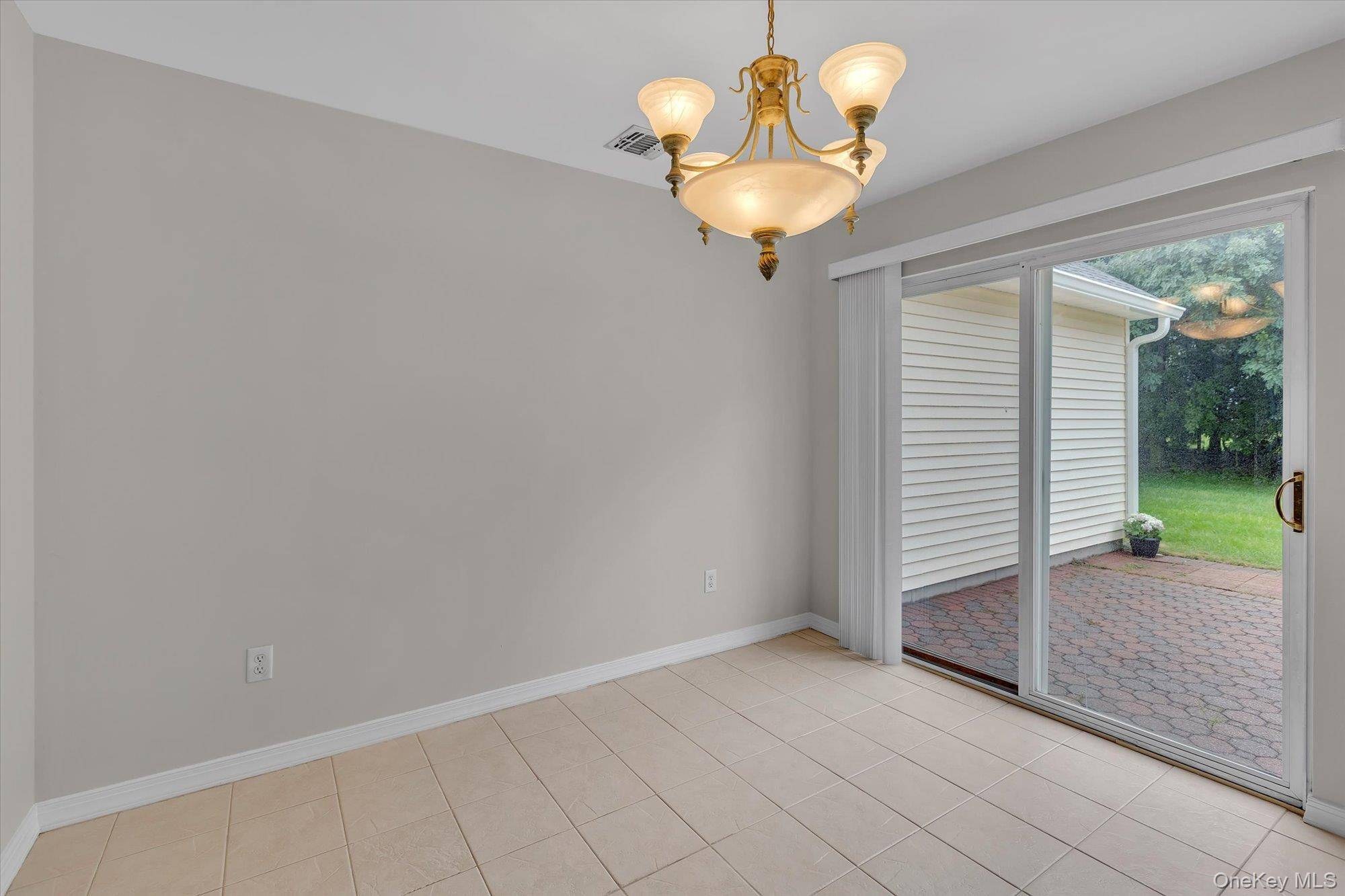 Apartamento com 2 Quartos à Venda em Riverhead - Nova Iorque - EUA - 7