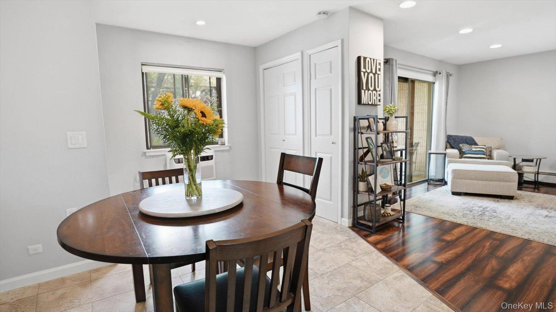2 Bedroom Home for Sale in Ronkonkoma - New York - USA - 3