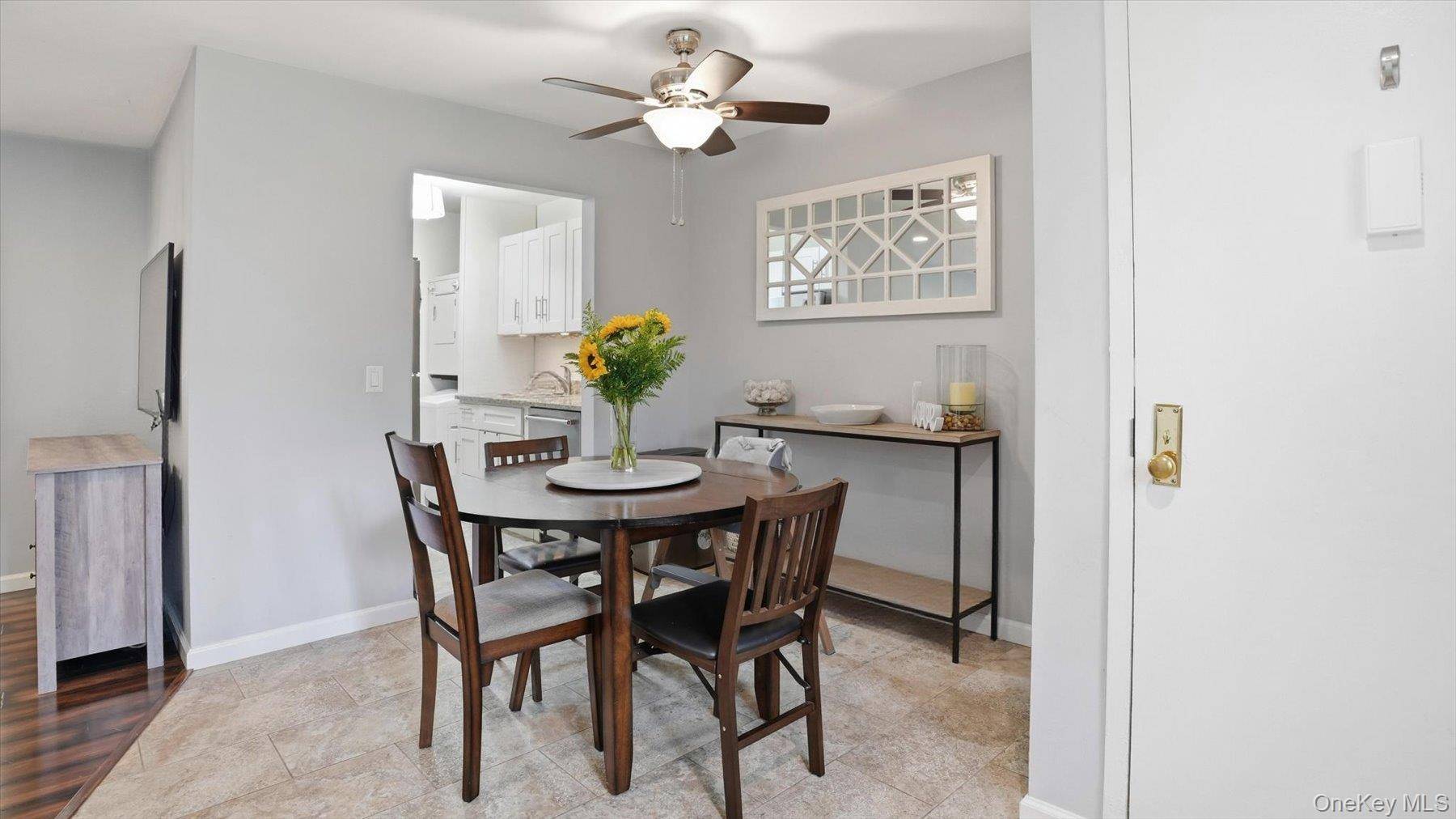 2 Bedroom Home for Sale in Ronkonkoma - New York - USA - 4
