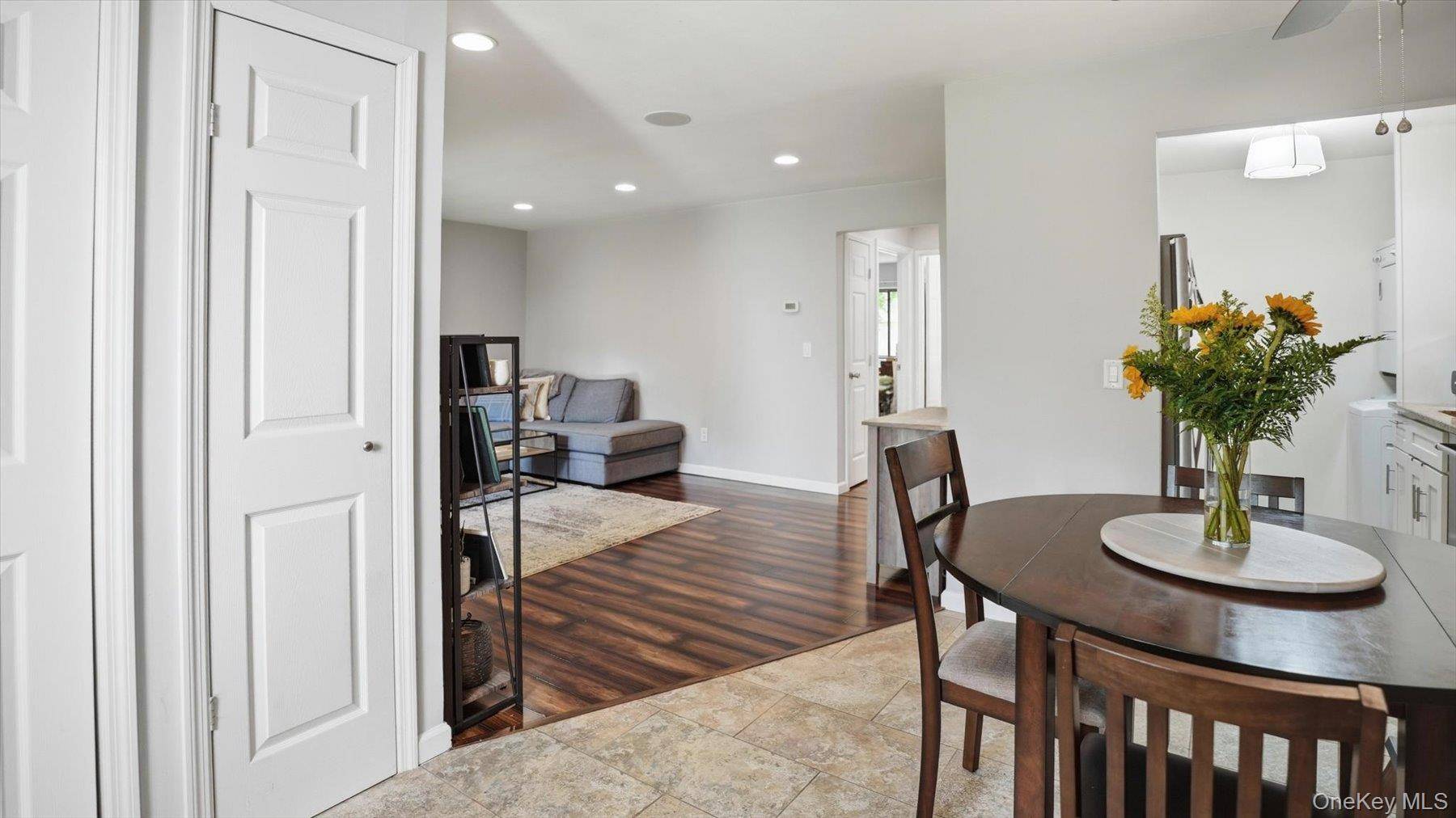 2 Bedroom Home for Sale in Ronkonkoma - New York - USA - 5
