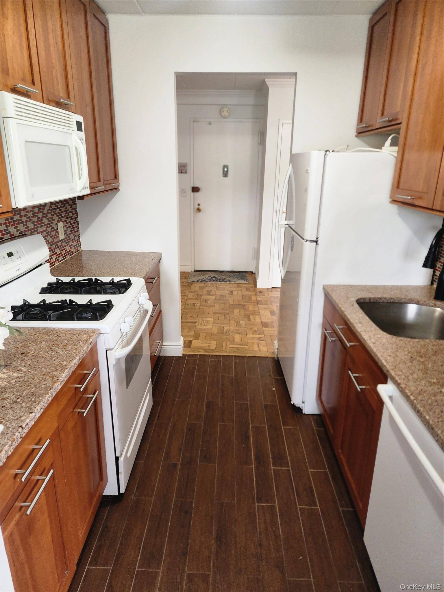 2 Bedroom Apartment for Sale in Scarsdale - New York - USA - 2