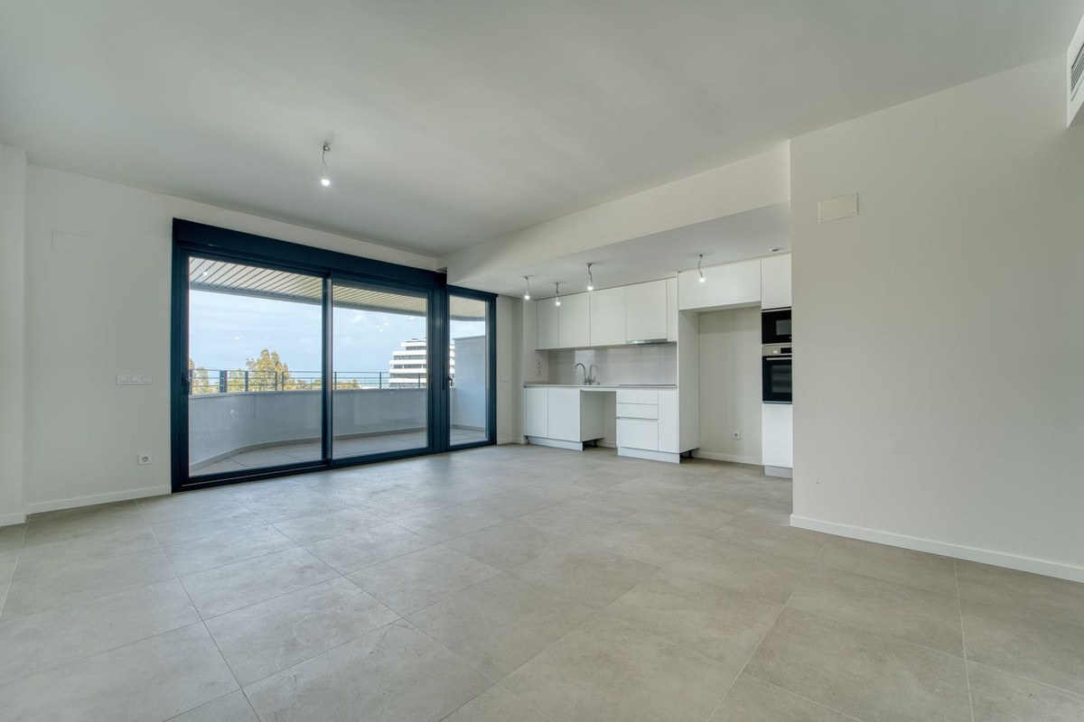 Apartamento de 2 Dormitorios en Venta en Torremolinos, Costa del Sol - 2