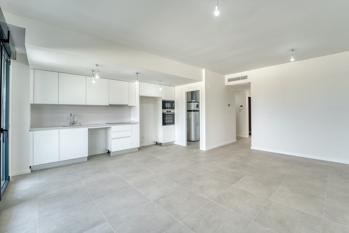 Apartamento de 2 Dormitorios en Venta en Torremolinos, Costa del Sol - 3