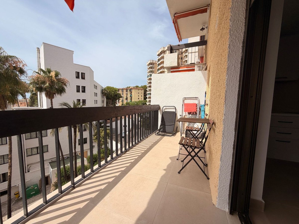 Apartamento de 2 Dormitorios en Venta en Torremolinos, Costa del Sol - 2
