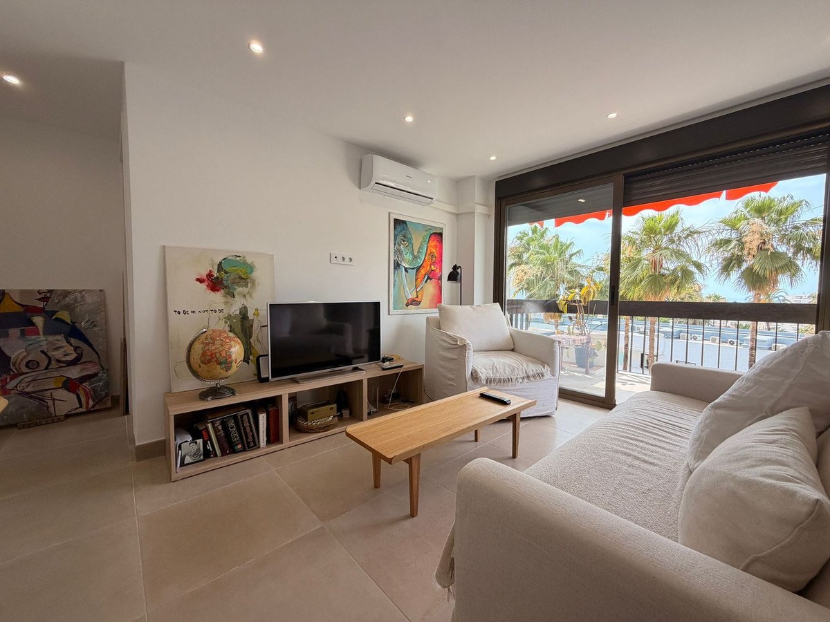 Apartamento de 2 Dormitorios en Venta en Torremolinos, Costa del Sol - 3