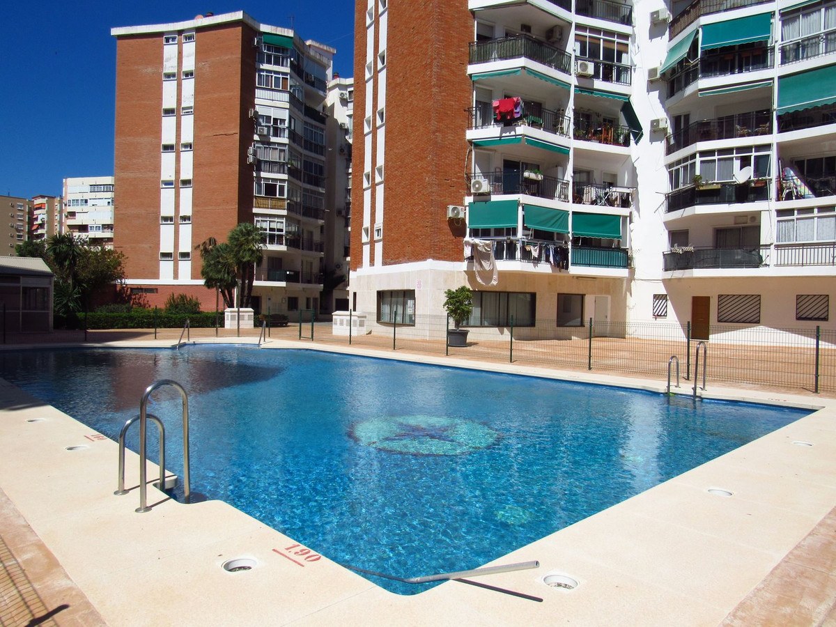 Apartamento com 2 Quartos à Venda em Torremolinos - Costa del Sol - 2