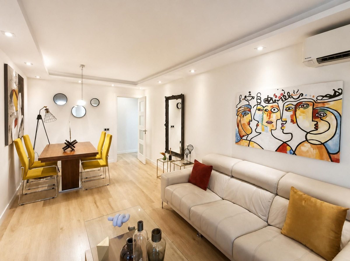 Apartamento de 2 Dormitorios en Venta en Torremolinos, Costa del Sol - 1