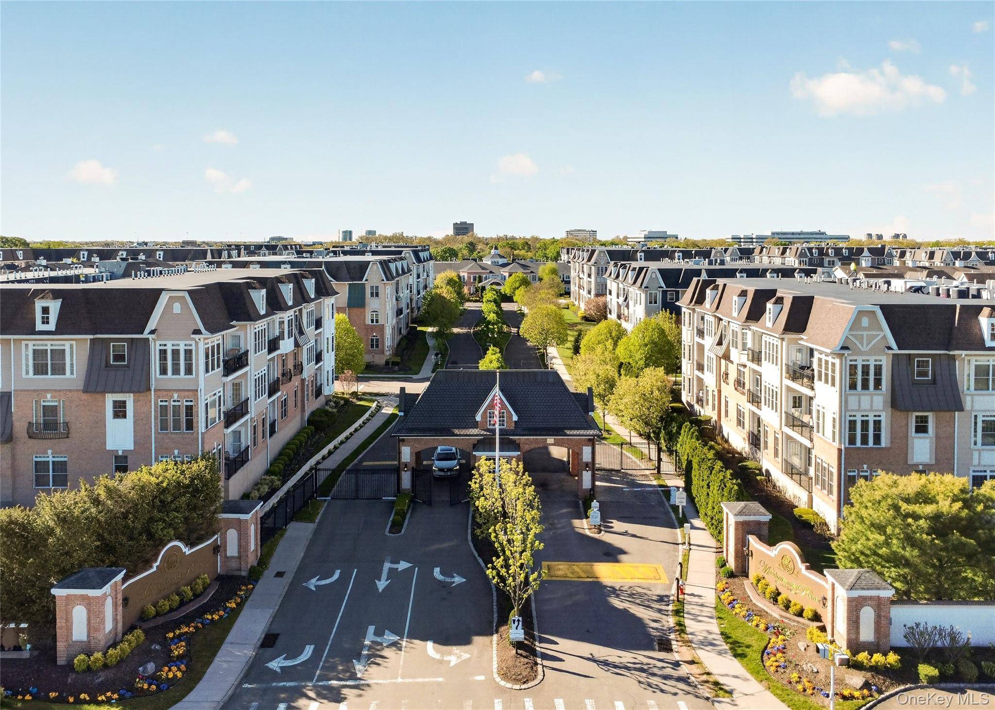Apartamento com 2 Quartos à Venda em Westbury - Nova Iorque - EUA - 1