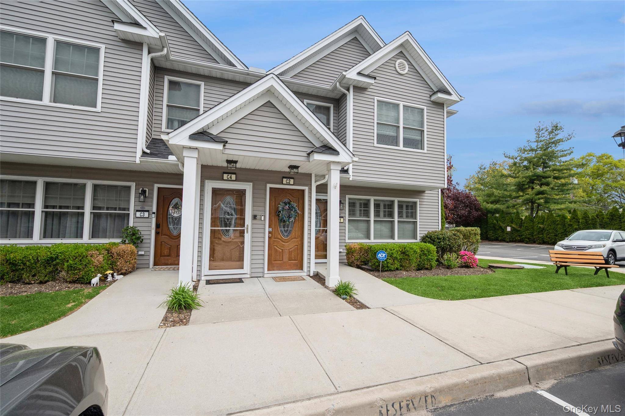 2 Bedroom Apartment for Sale in Westbury - New York - USA - 2