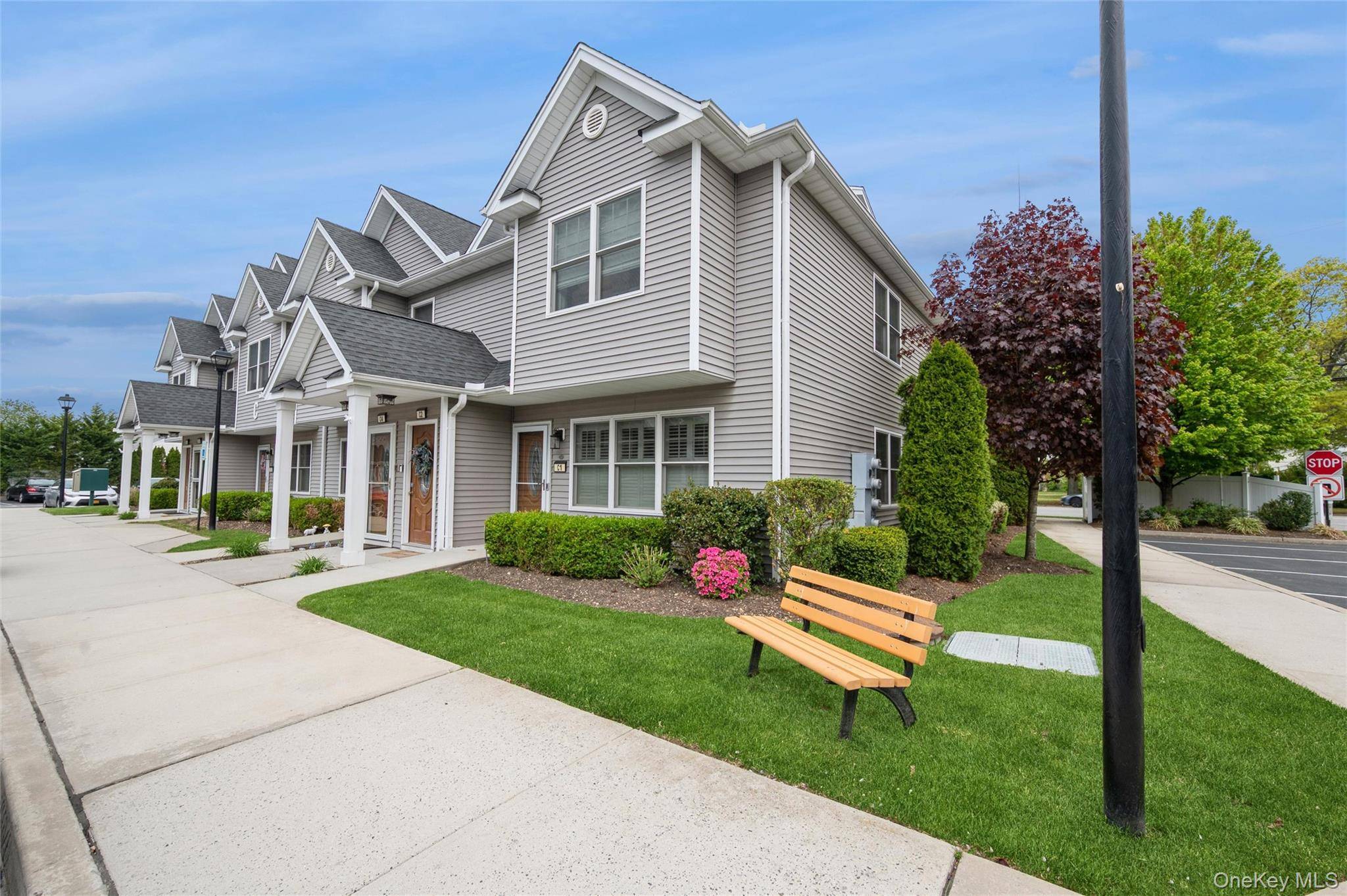 2 Bedroom Apartment for Sale in Westbury - New York - USA - 3