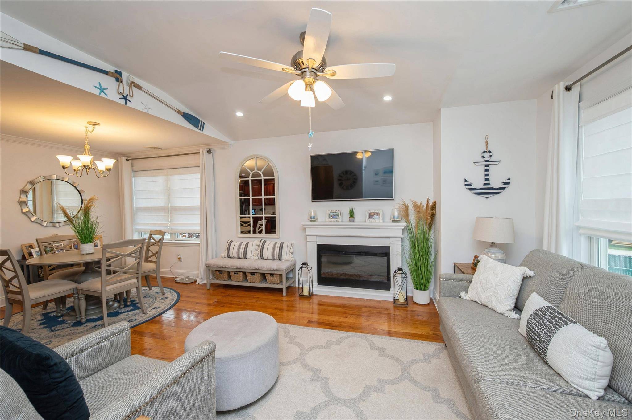2 Bedroom Apartment for Sale in Westbury - New York - USA - 5