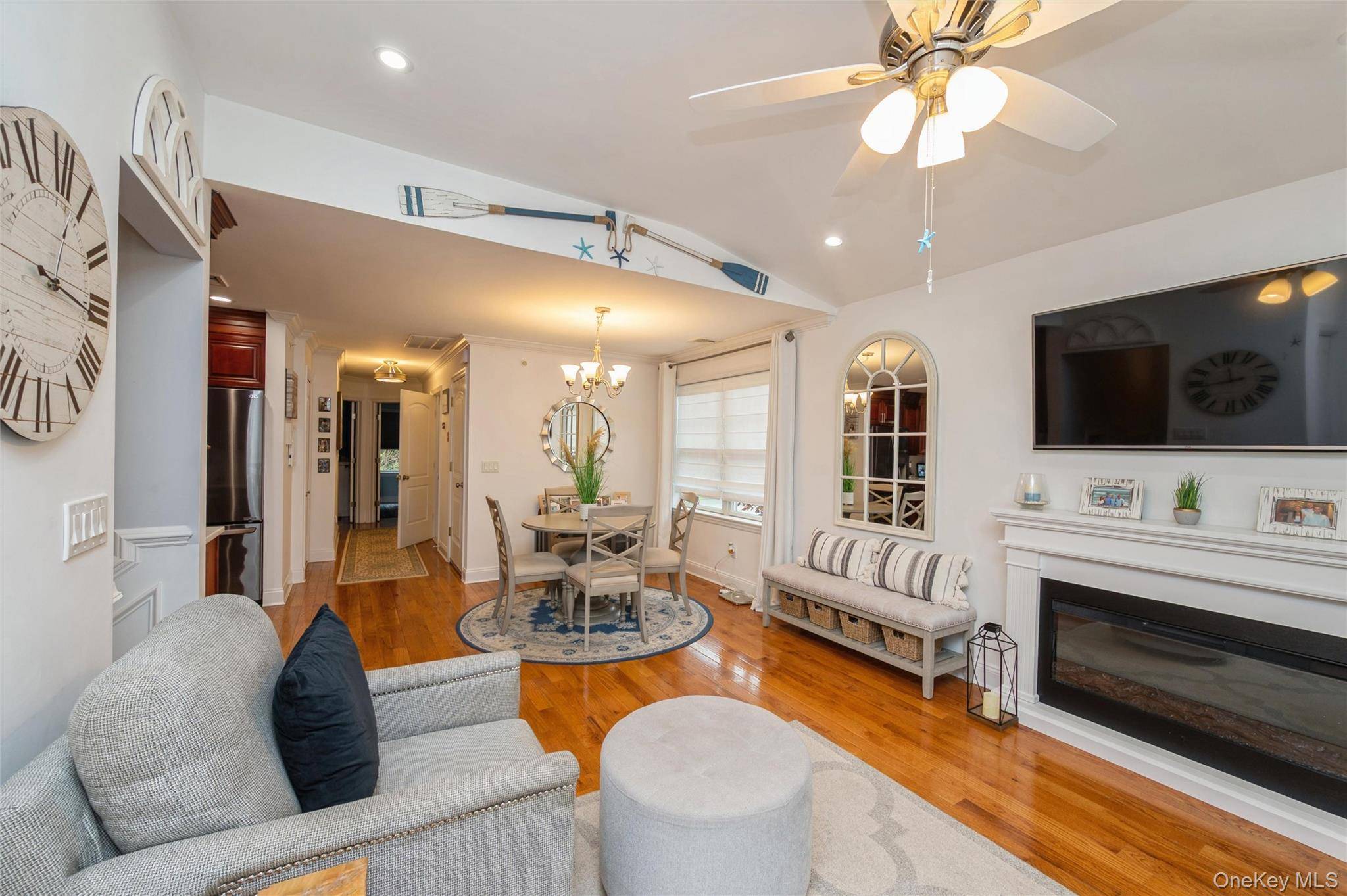 2 Bedroom Apartment for Sale in Westbury - New York - USA - 6