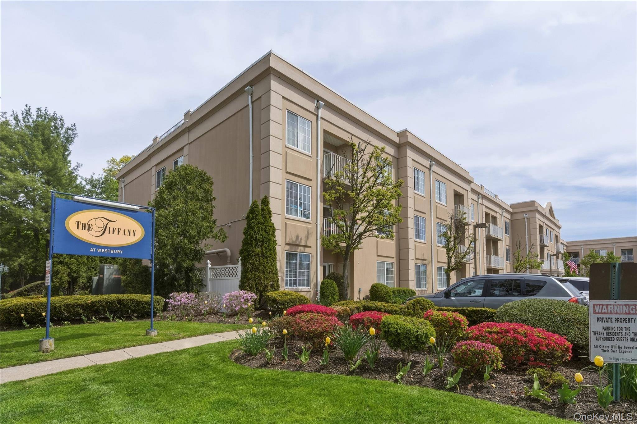 2 Bedroom Home for Sale in Westbury - New York - USA - 1