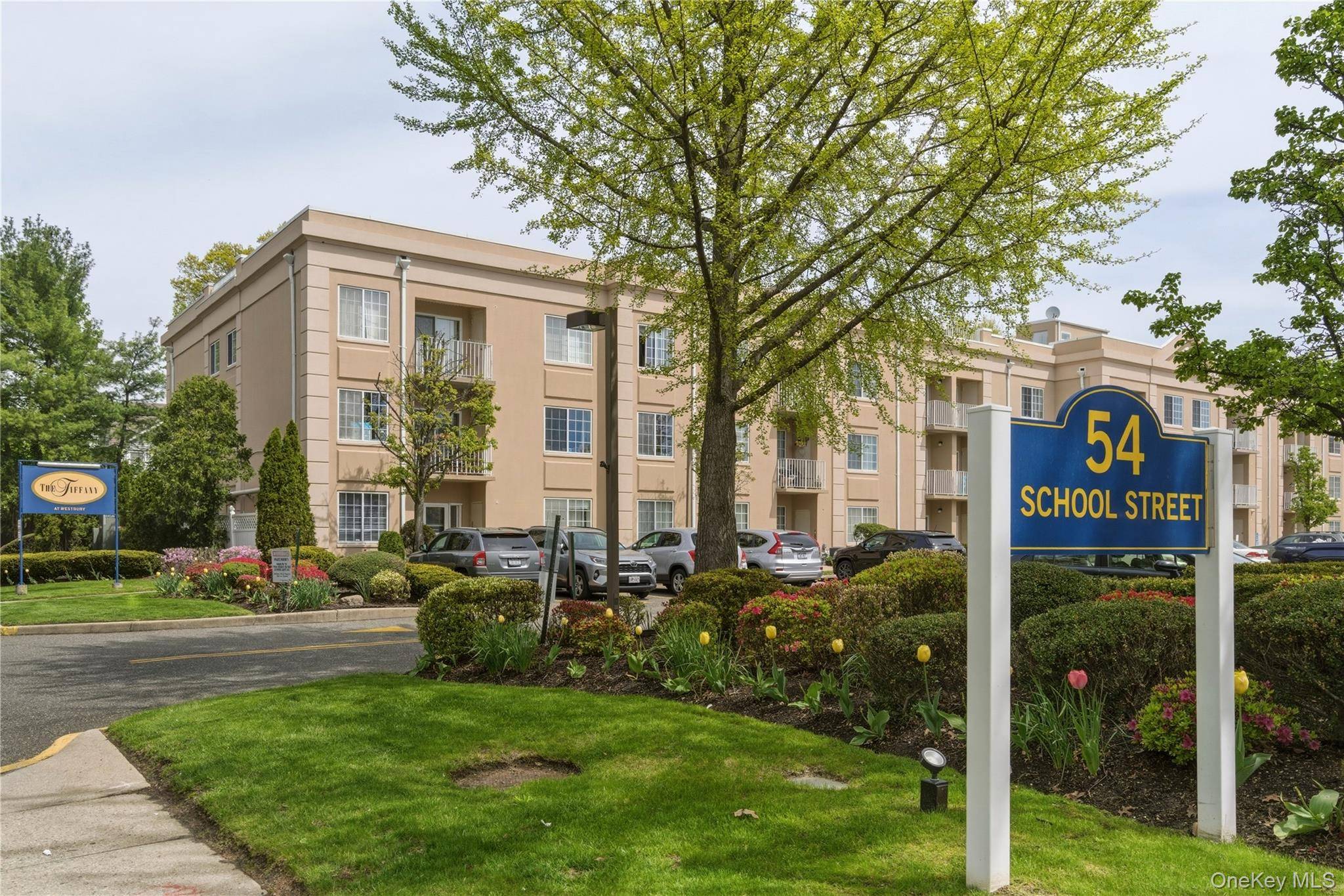 2 Bedroom Home for Sale in Westbury - New York - USA - 2