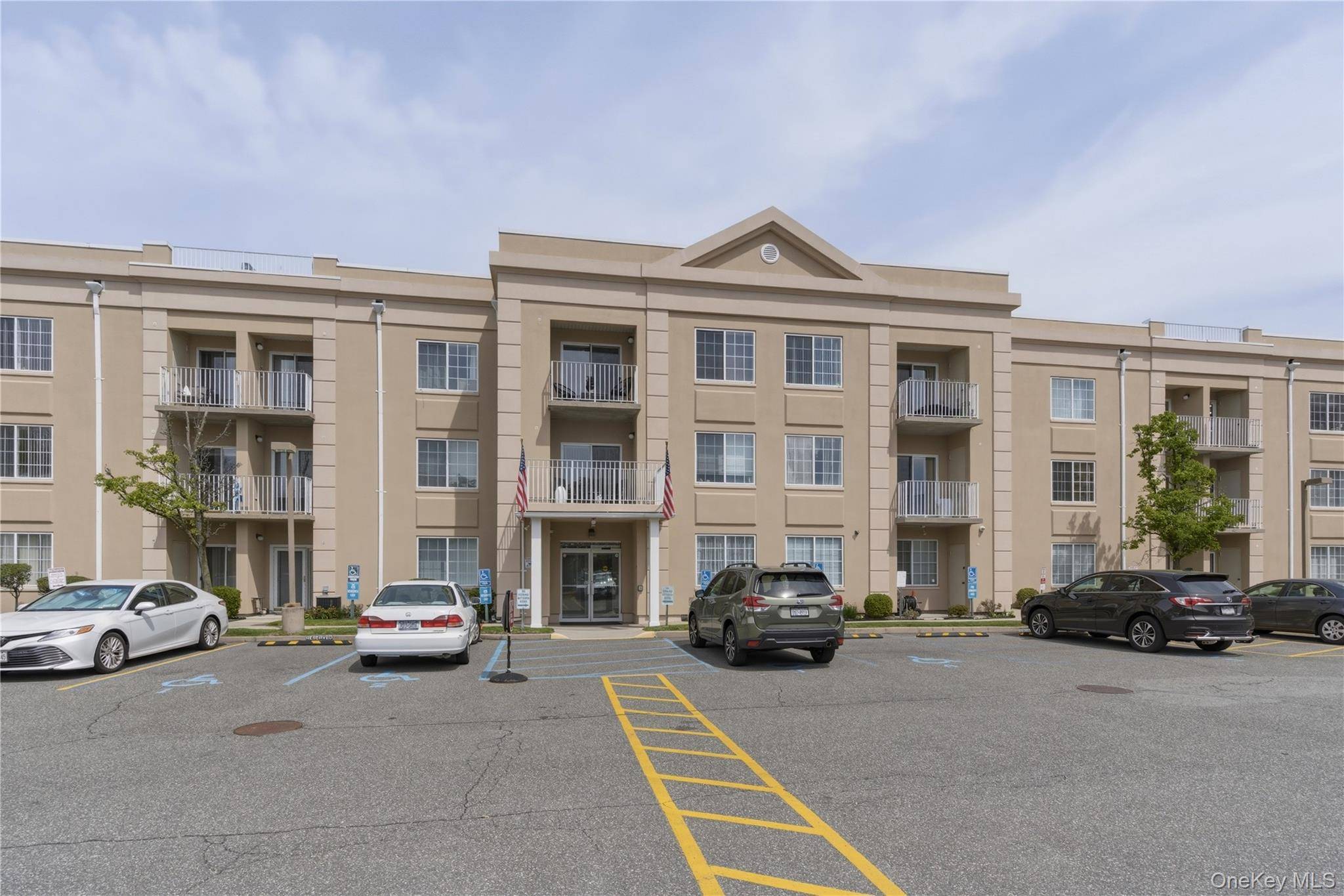 2 Bedroom Home for Sale in Westbury - New York - USA - 3