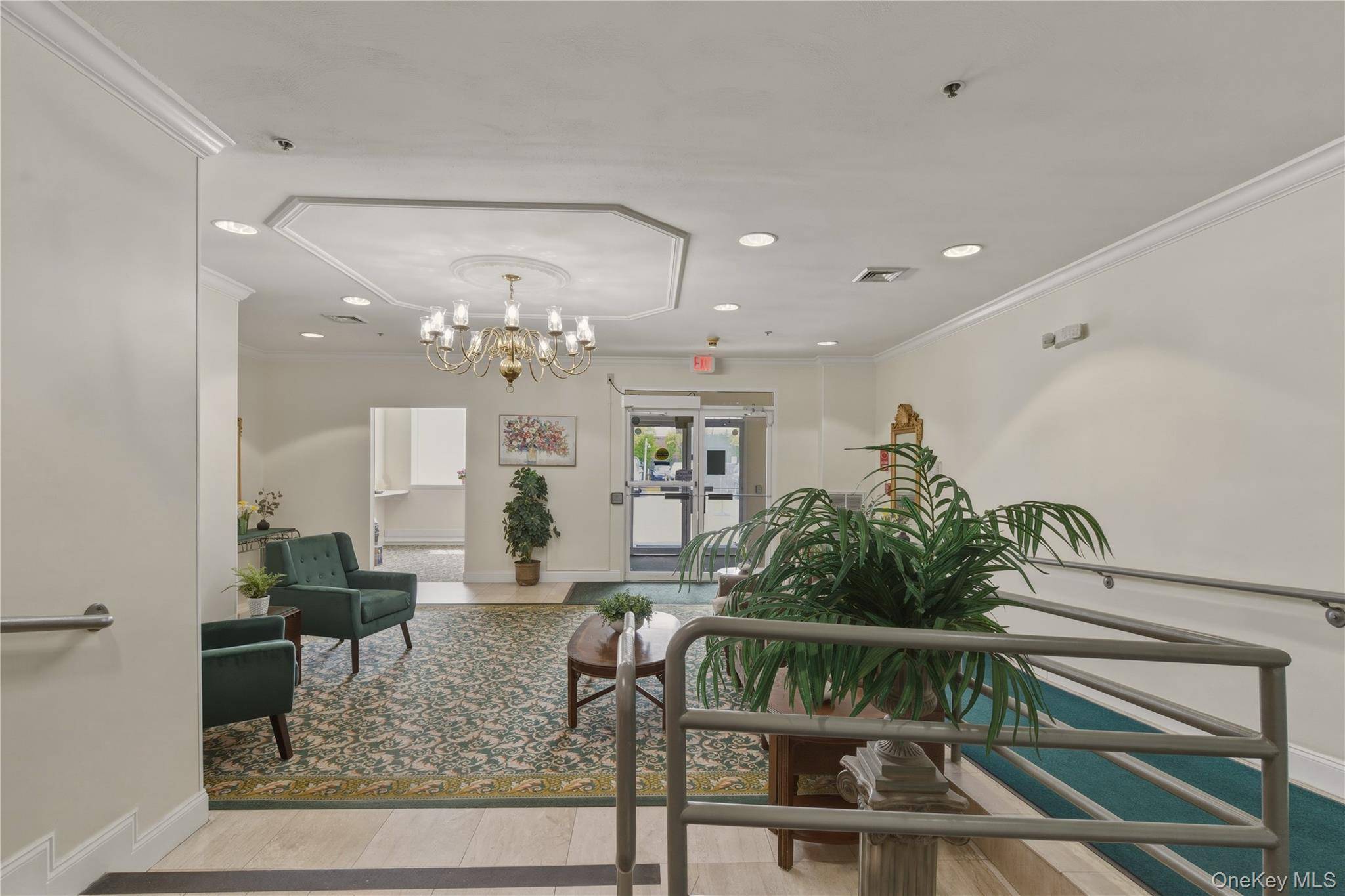 2 Bedroom Home for Sale in Westbury - New York - USA - 6