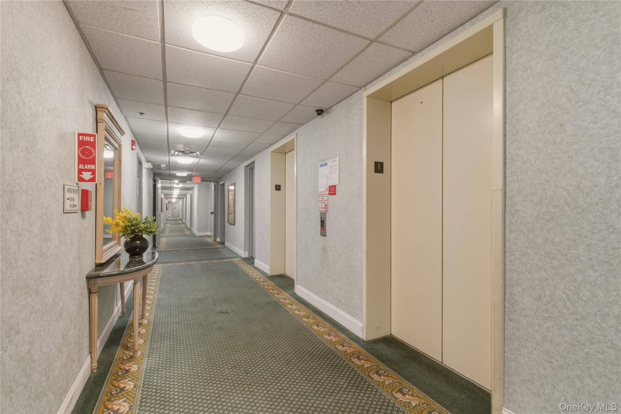 2 Bedroom Home for Sale in Westbury - New York - USA - 7