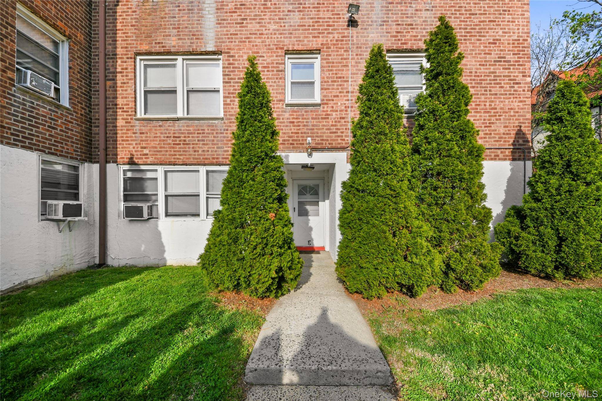 2 Bedroom Home for Sale in White Plains - New York - USA - 1