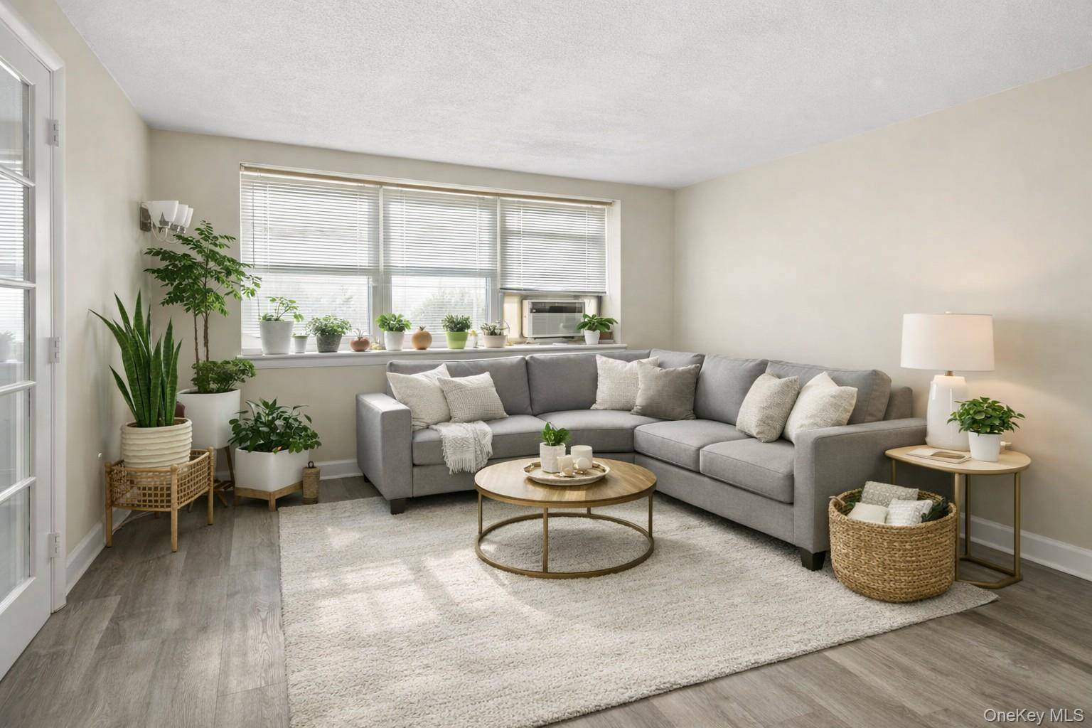 2 Bedroom Home for Sale in White Plains - New York - USA - 3