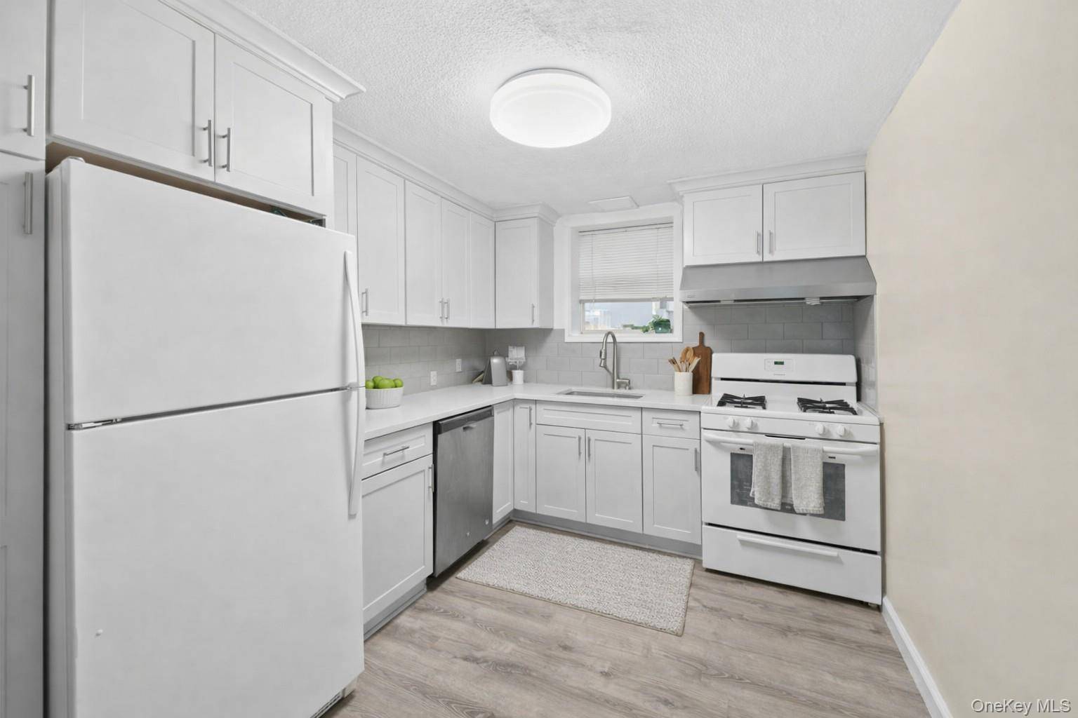 2 Bedroom Home for Sale in White Plains - New York - USA - 5