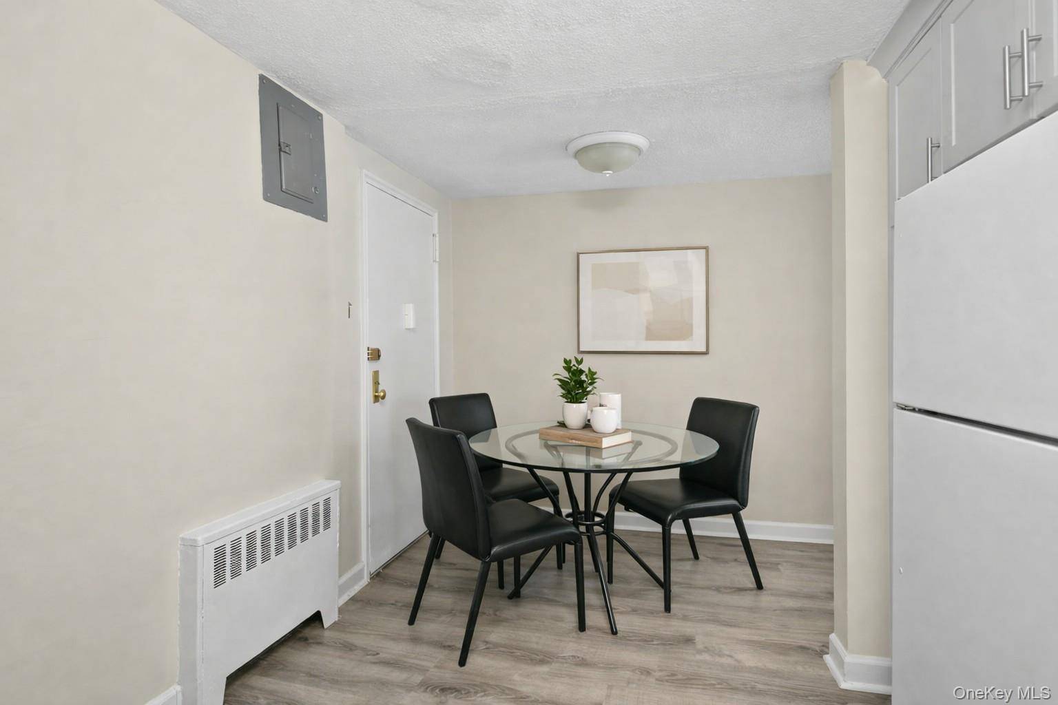 2 Bedroom Home for Sale in White Plains - New York - USA - 6
