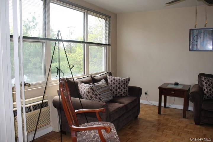 Apartamento com 2 Quartos à Venda em White Plains - Nova Iorque - EUA - 2