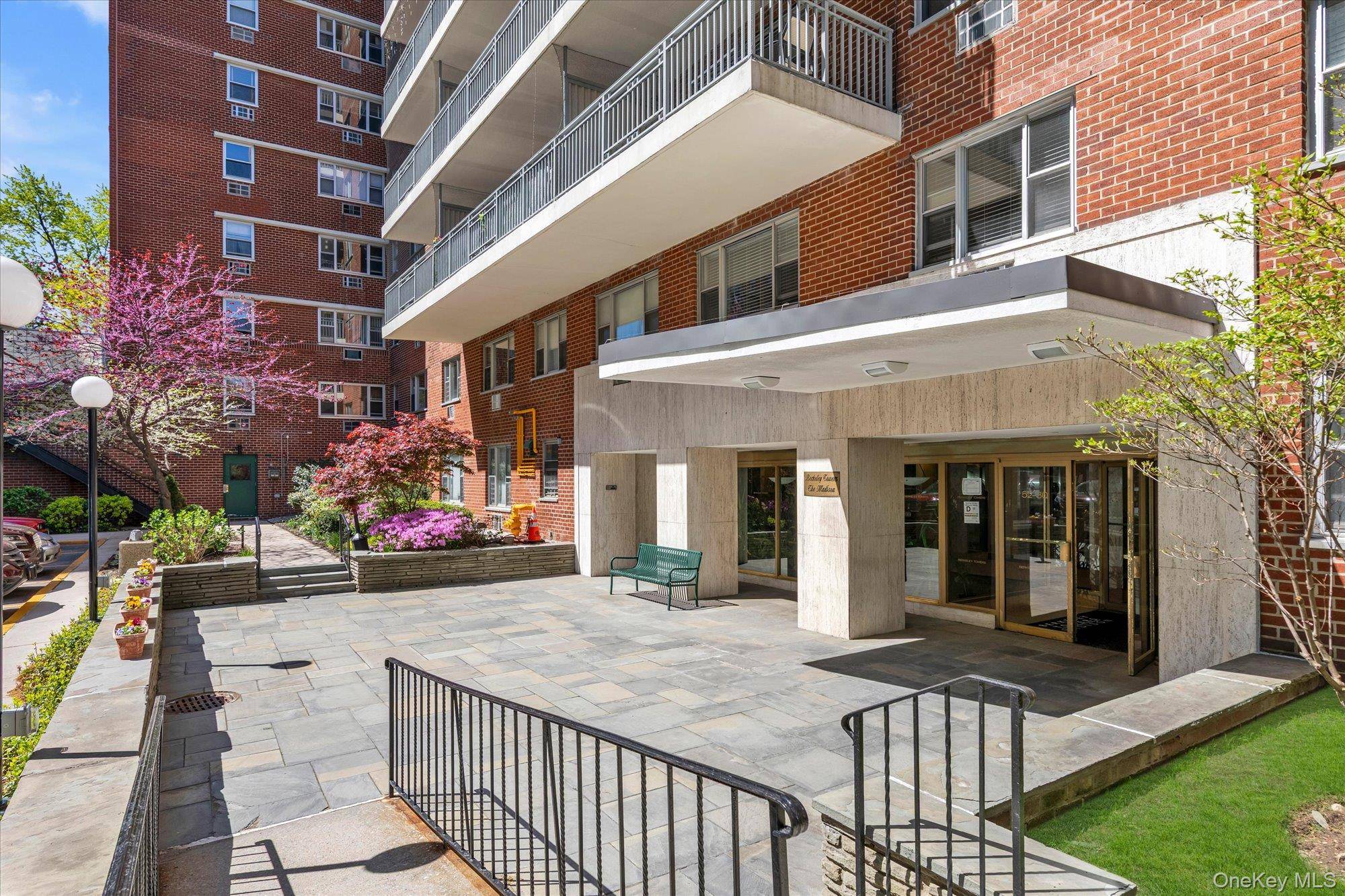 Apartamento com 2 Quartos à Venda em Woodside - Nova Iorque - EUA - 1